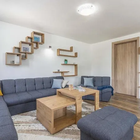 Sa-ra * Villanuova
